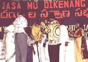 11.jpg (17197 bytes)