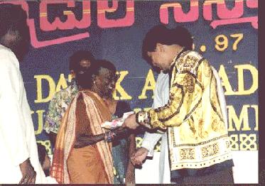 52.jpg (25823 bytes)